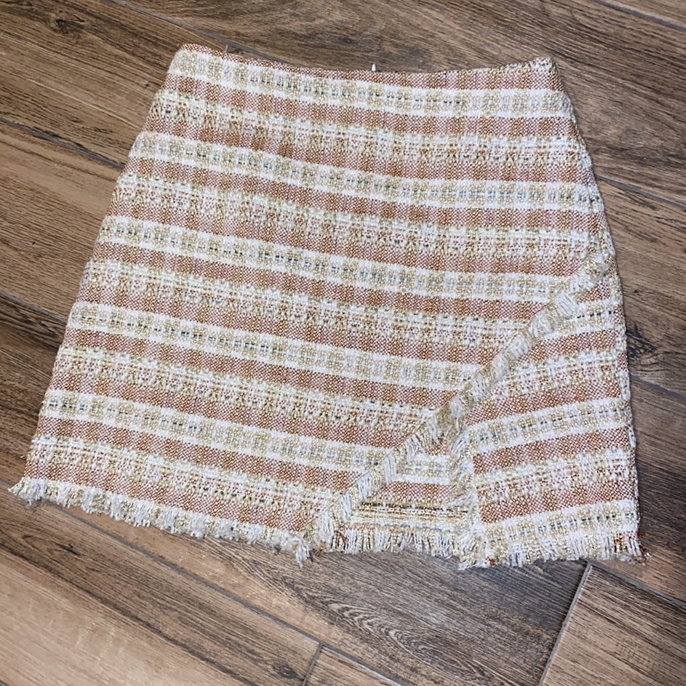 NEW Lulus Sage The Label Back Zip Raw Hem Tan and White Mini Skirt Size S